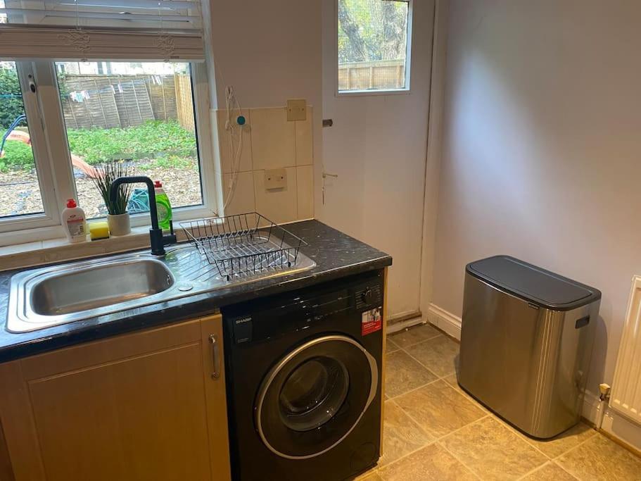Spacious 2 Bedroom Flat Londres Exterior foto